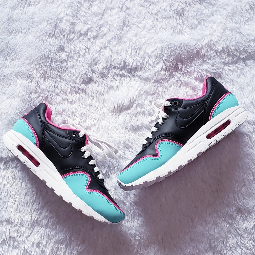 Youth or Womens Size 8.5 Nike Air Max 1 GS - Picture 7 of 7